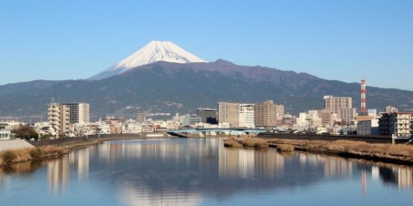 港大橋からの富士山